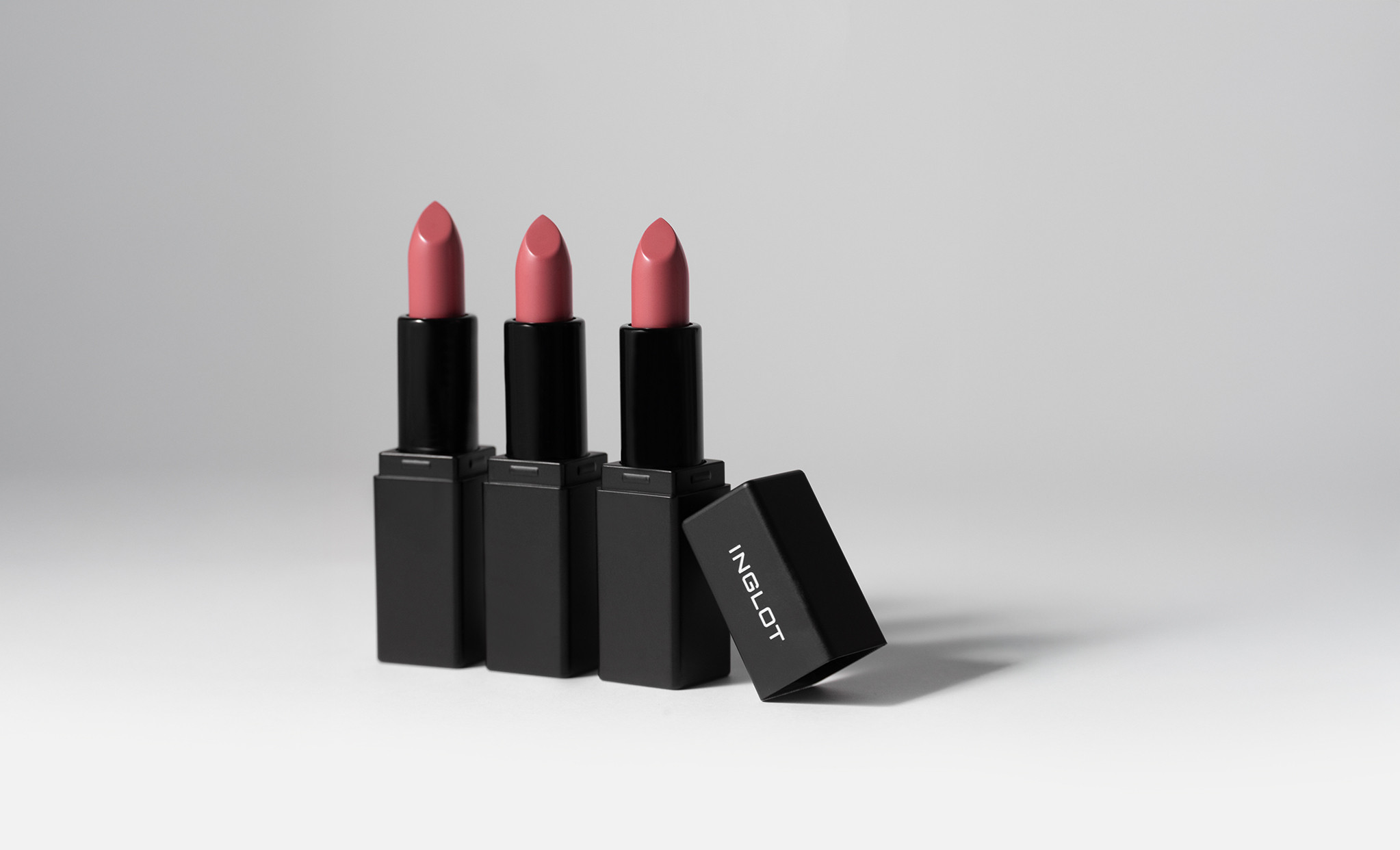 CADEAU: Rouge à lèvres Lipsatin Travel Size*